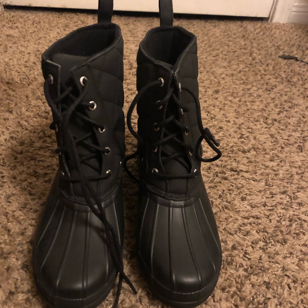 Black sperry boots